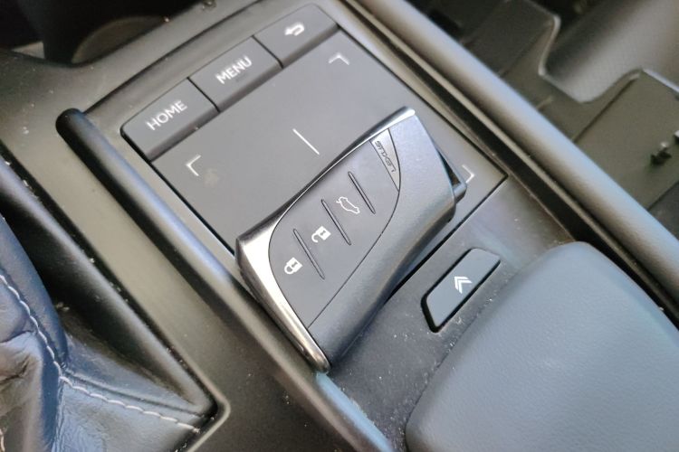 雷克萨斯ES 2020款 200 卓越版中控内饰7001