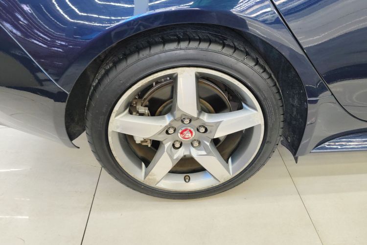 捷豹XE 2018款 2.0T 200PS 两驱R-Sport运动版车身外观6008