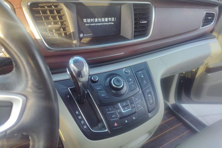 别克GL8 2017款 25S 豪华型 国V中控内饰16