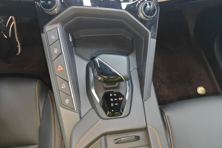 领克06 EM-P 2023款 1.5T Remix PHEV Pro中控内饰18