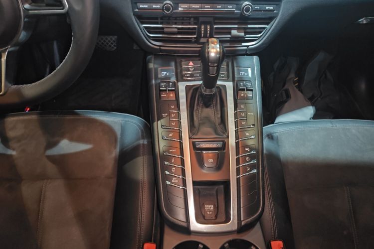 保时捷 2018款 Macan 2.0T中控内饰18