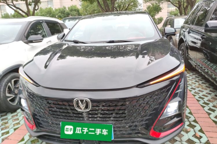 长安UNI-T 2020款 1.5T 尊贵型车身外观2