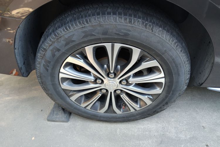 别克GL8 2023款 陆上公务舱 舒适型车身外观6008