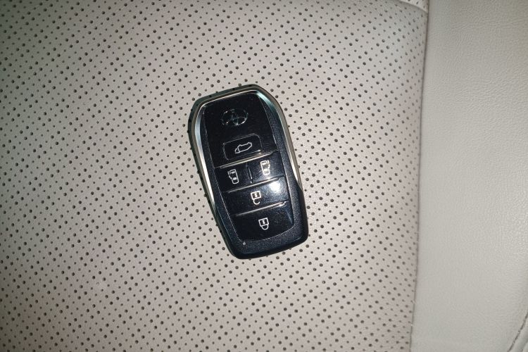 丰田 埃尔法 2024款 双擎 2.5L 臻享版中控内饰11