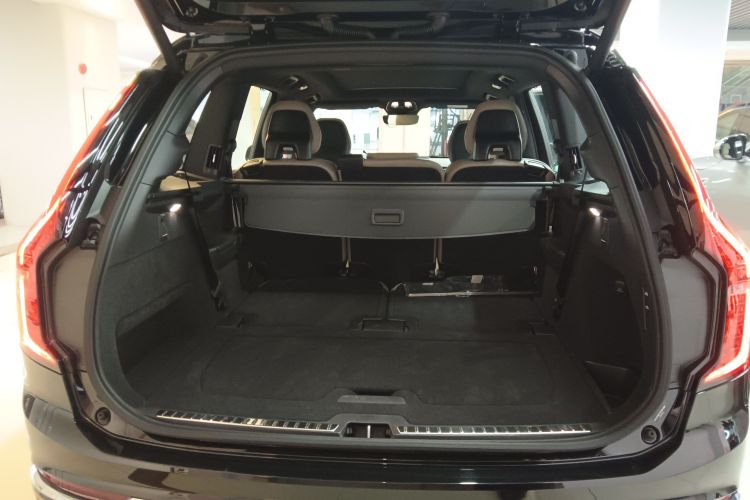 沃尔沃XC90新能源 2025款 T8 智尊豪华版 7座机舱底盘23