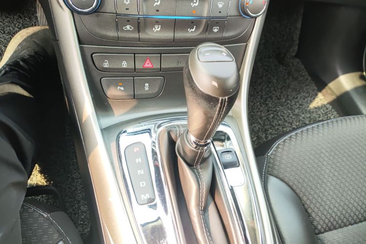 雪佛兰 迈锐宝 2014款 1.6T 自动舒适版中控内饰18