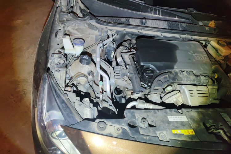 标致408 2015款 1.2T 自动豪华版局部细节9006