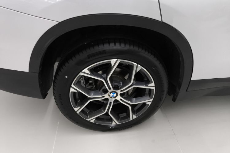 宝马X1 2021款 改款 sDrive25Li 领先型车身外观6008