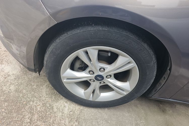 福特 福克斯 2012款 三厢 1.6L 自动风尚型车身外观6007