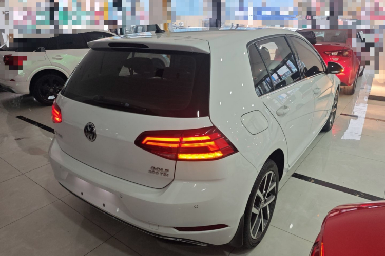 大众 高尔夫 2020款 200TSI DSG舒适进取版车身外观7