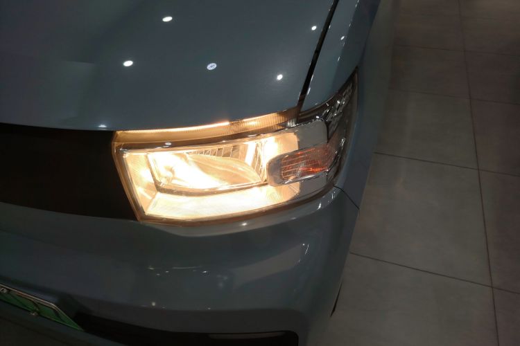 五菱汽车 宏光MINIEV 2021款 马卡龙夹心款 170km 磷酸铁锂车身外观36