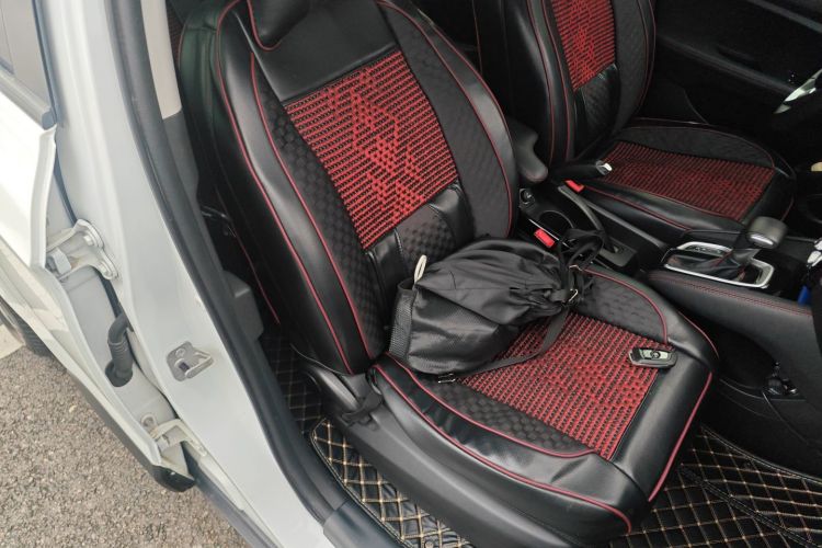 中华V3 2017款 1.5L 自动智能型局部细节41