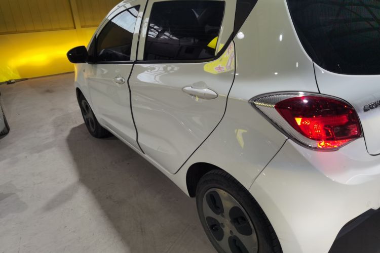 长安欧尚 奔奔E-Star 2021款 国民版 心悦版 磷酸铁锂（31.18kWh）车身外观4