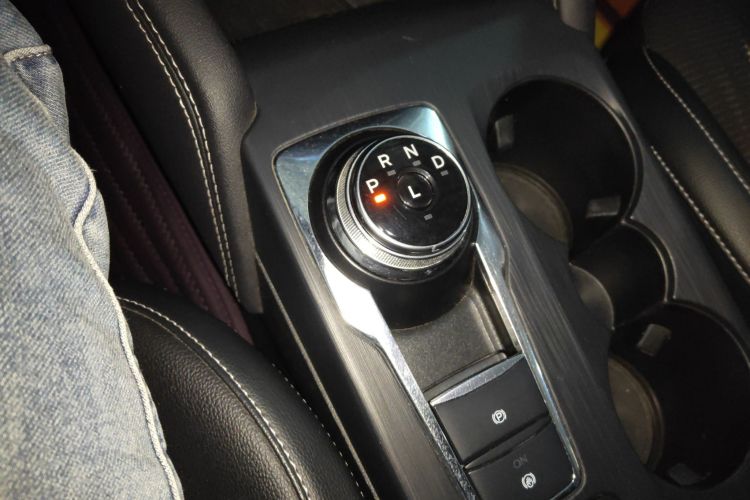 福特 福克斯 2021款 两厢 EcoBoost 180 自动锋潮型中控内饰18