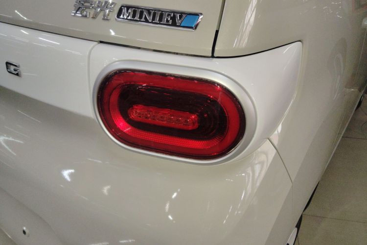 五菱汽车 宏光MINIEV 2024款 第三代 215km 青春版车身外观9