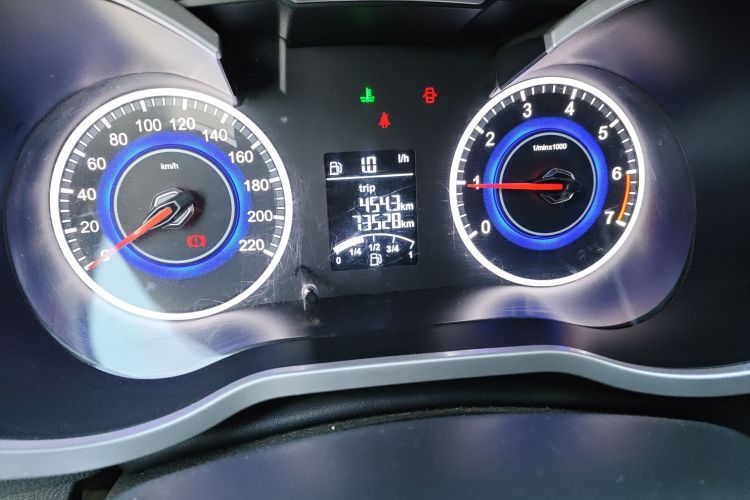 中华V3 2016款 1.5L 手动舒适型中控内饰15