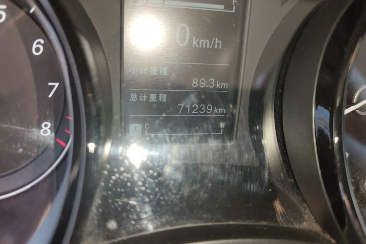 五菱汽车 五菱宏光PLUS 2019款 1.5T 手动舒适型 7座中控内饰15