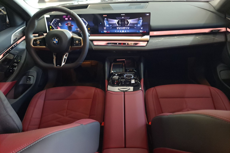 宝马5系 2025款 530Li 尊享型 M运动套装中控内饰12