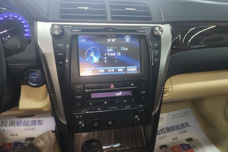 丰田 凯美瑞 2015款 双擎 2.5HG 豪华导航版中控内饰16