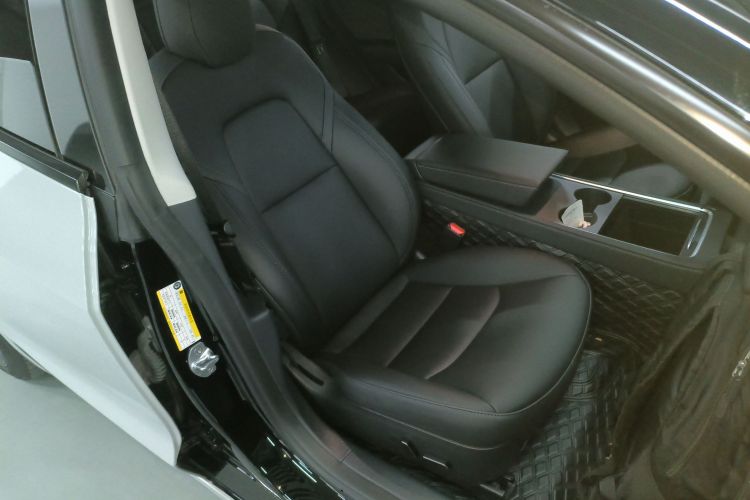 特斯拉 Model 3 2022款 后轮驱动版局部细节41