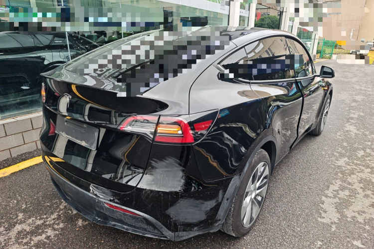 特斯拉 Model Y 2021款 长续航全轮驱动版车身外观7