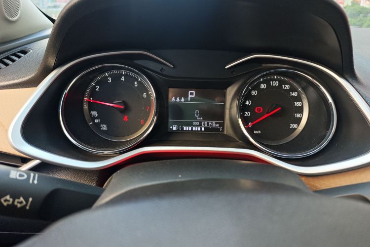 雪佛兰 科沃兹 2020款 Redline 325T 自动欣耀版 国VI中控内饰14