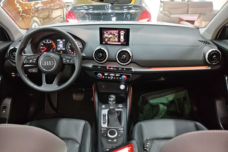 奥迪Q2L 2024款 35TFSI 时尚致雅型中控内饰12