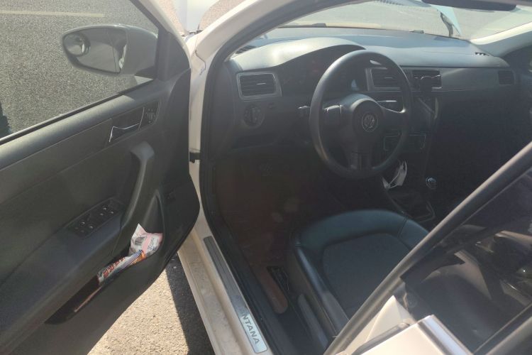 大众 桑塔纳 2015款 1.6L 手动舒适版中控内饰20