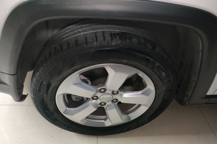 Jeep 指南者 2020款 220T 自动精英版车身外观6007