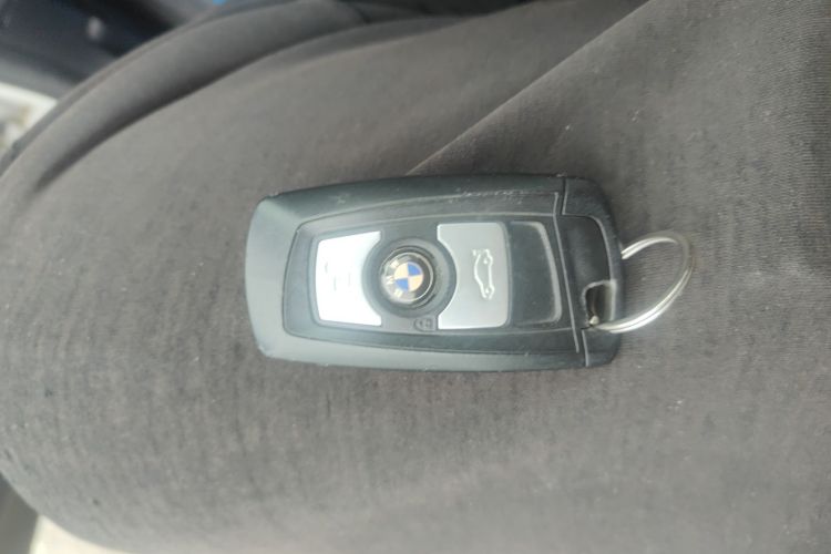 宝马3系 2016款 320i 时尚型中控内饰11