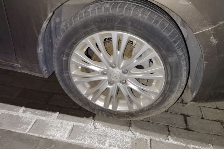 别克 英朗 2016款 15N 自动精英型车身外观10