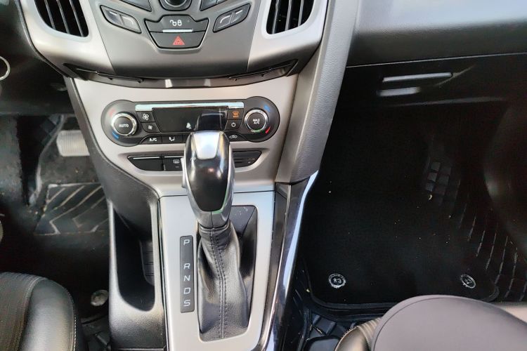 福特 福克斯 2012款 两厢 1.6L 自动风尚型中控内饰18