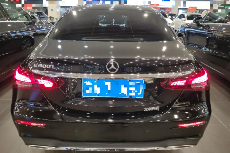 奔驰E级 2023款 改款 E 300 L 运动时尚型车身外观6