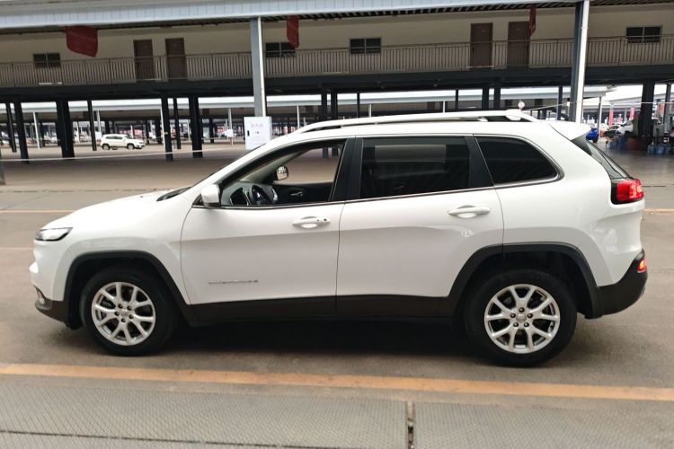 Jeep 自由光 2017款 2.4L 领先版车身外观6003