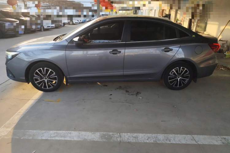 荣威i5 2021款 1.5L 手动钻石版车身外观4