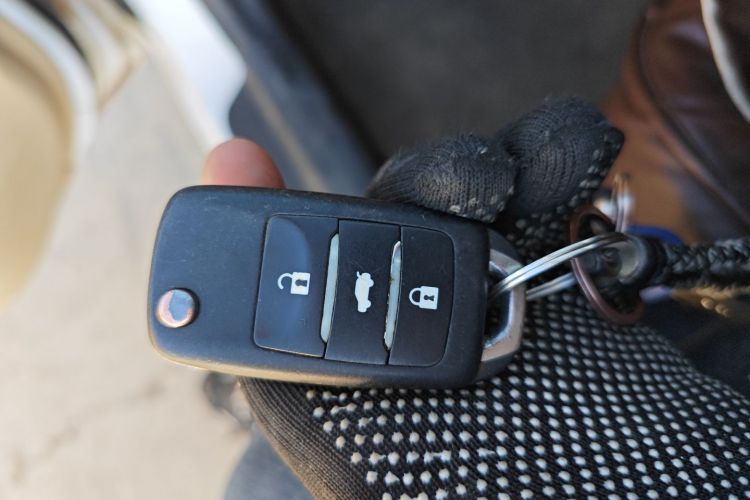 长安 逸动 2016款 1.6L 自动风尚型中控内饰7001