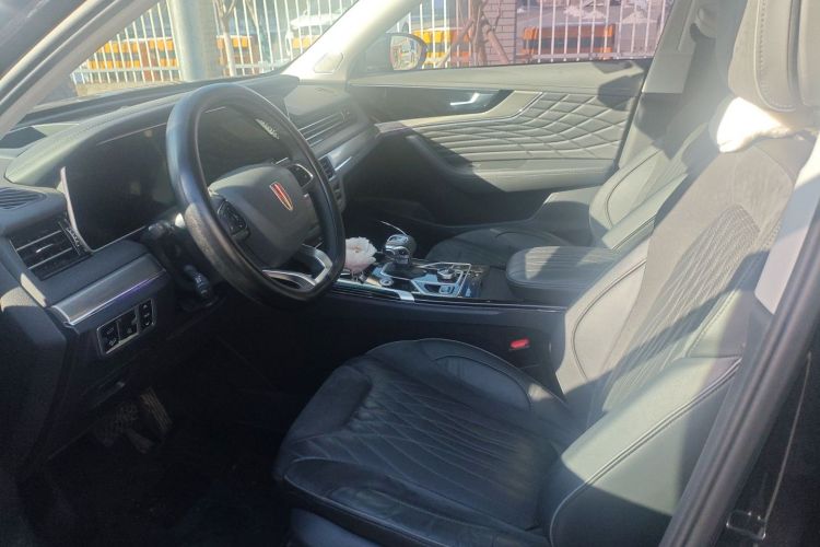 红旗HS5 2022款 改款 2.0T 智联旗享版中控内饰19