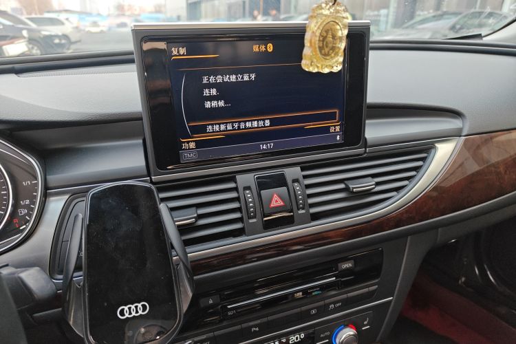 奥迪A6L 2015款 30 FSI 百万纪念舒享型中控内饰16