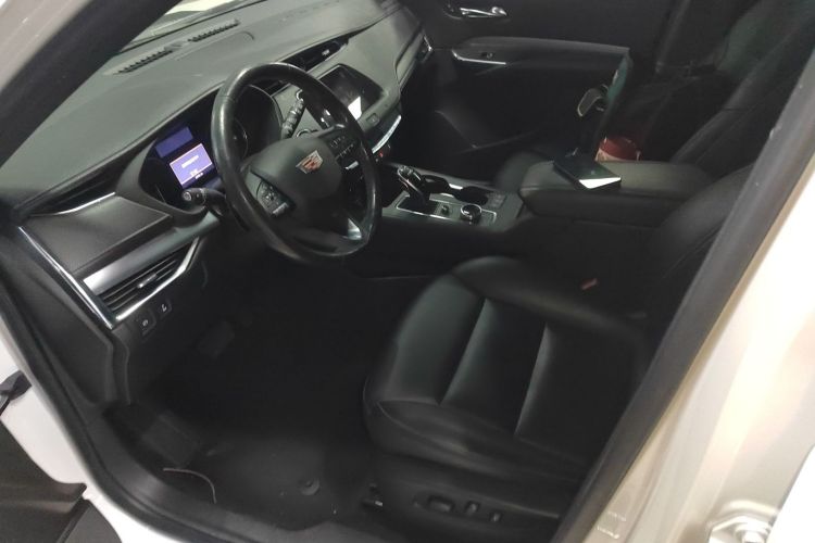 凯迪拉克XT4 2018款 28T 两驱领先型中控内饰19