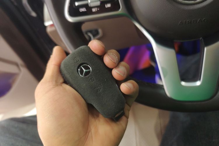 奔驰E级 2020款 改款 E 300 L 时尚型中控内饰11