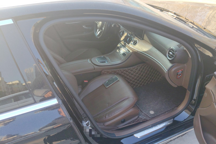 奔驰E级 2019款 改款 E 300 L 时尚型局部细节9005