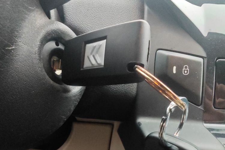 雪铁龙 世嘉 2013款 三厢 1.6L 自动品尚型中控内饰11