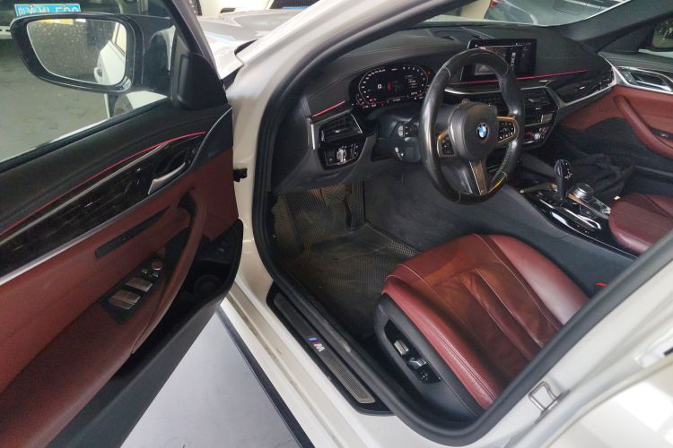 宝马5系 2020款 530Li 领先型 M运动套装中控内饰7003