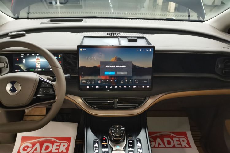 腾势D9 2022款 DM-i 970 四驱旗舰型中控内饰16