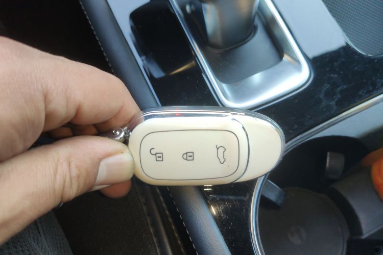 理想汽车 理想ONE 2021款 增程6座版中控内饰11