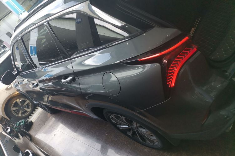 长安CS75 PLUS 2021款 2.0T 自动领航型车身外观4