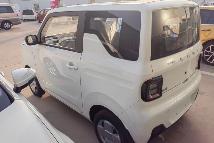 吉利银河 2024款 熊猫mini 200km 耐力熊车身外观4