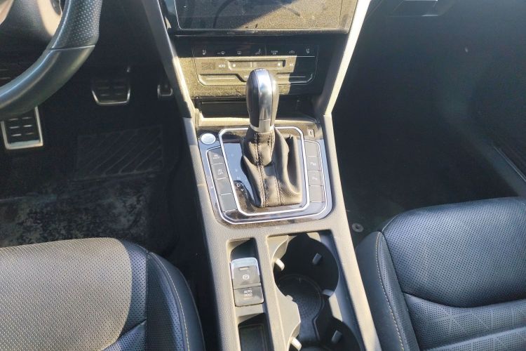 一汽-大众CC 2023款 380TSI 夺目版中控内饰18