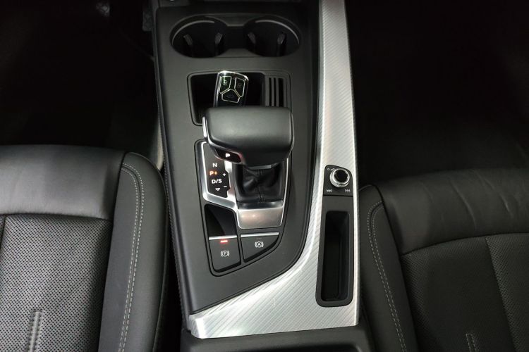 奥迪A4L 2020款 40 TFSI 时尚致雅型中控内饰18