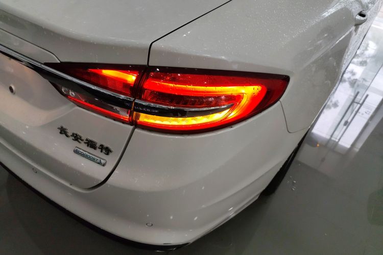 福特 蒙迪欧 2018款 EcoBoost 180 时尚型车身外观6004